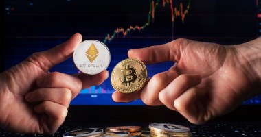 Imagem da matéria: Bitcoin (BTC) e Ethereum (ETH) operam em leve queda nesta terça