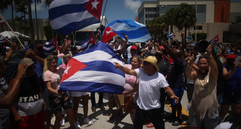 Imagem da matéria: Cubanos pedem criptomoedas para ajudar na revolta contra governo