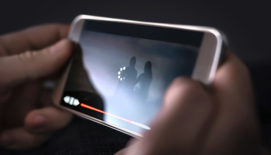 Imagem da matéria: "App pagando": o golpe dos falsos aplicativos que prometem dinheiro por curtidas