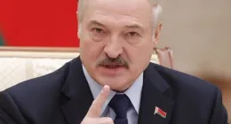 Presidente da Bielorrússia, Alexander Lukashenko, posa para foto