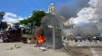 Imagem da matéria: Manifestantes colocam fogo em caixa eletrônico de Bitcoin em El Salvador; veja vídeo