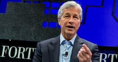 Imagem da matéria: “Se você pede dinheiro emprestado para comprar Bitcoin, você é um idiota”, diz CEO do JPMorgan