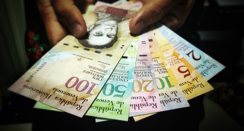 Imagem da matéria: Inflação derrota Venezuela e governo lança nova moeda com seis zeros a menos