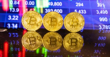 Imagem da matéria: Bitcoin supera os US$ 64 mil e flerta com recorde histórico de preço