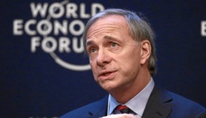 Imagem da matéria: Criação desenfreada de dólares pode ser pilar do fim do império dos EUA, diz Ray Dalio