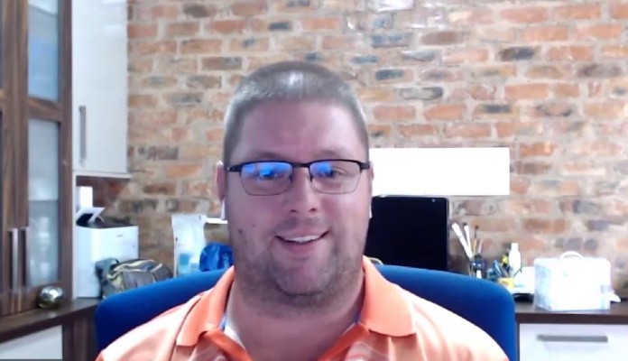 Imagem da matéria: Multa de R$ 17 bilhões contra criador de pirâmide preso no Brasil é recorde dos EUA; veja como funcionava o esquema