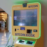 Empresa de caixas eletrônicos de Bitcoin avalia venda por US$ 100 milhões após acusações de lavagem de dinheiro