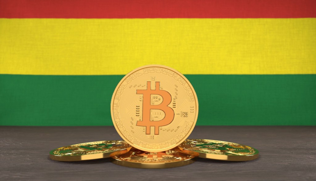 Moeda de Bitcoin à frente de bandeira da Bolívia