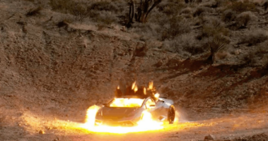 Imagem da matéria: Vídeo: artista explode Lamborghini e transforma pedaços em NFTs