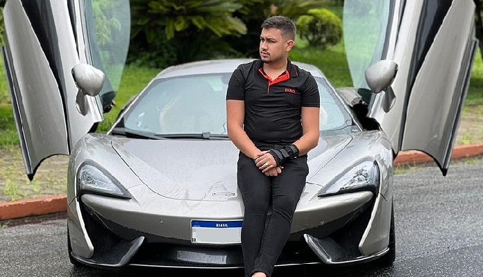 Imagem da matéria: Polícia leva carros de luxo de Gabriel Rodrigues, o 'sheik do Bitcoin' e vendedor da DD Corporation