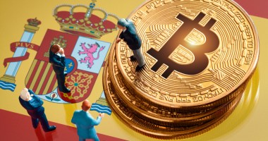 Imagem da matéria: Presidente do BC da Espanha pede por fiscalização mais rigorosa de criptomoedas