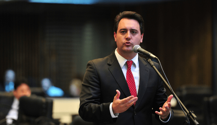 Imagem da matéria: Hackers invadem Twitter do governador do Paraná para promover golpe de criptomoedas