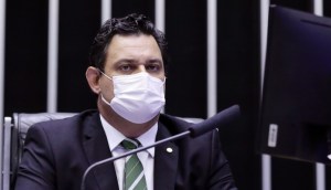 Imagem da matéria: Deputado quer que corretoras divulguem criptomoedas de cliente para pagamento de dívida