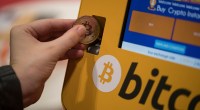 Imagem da matéria: Reino Unido proíbe ATMs de Bitcoin: "Desliguem as máquinas"