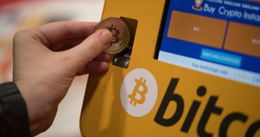 Imagem da matéria: Reino Unido proíbe ATMs de Bitcoin: "Desliguem as máquinas"