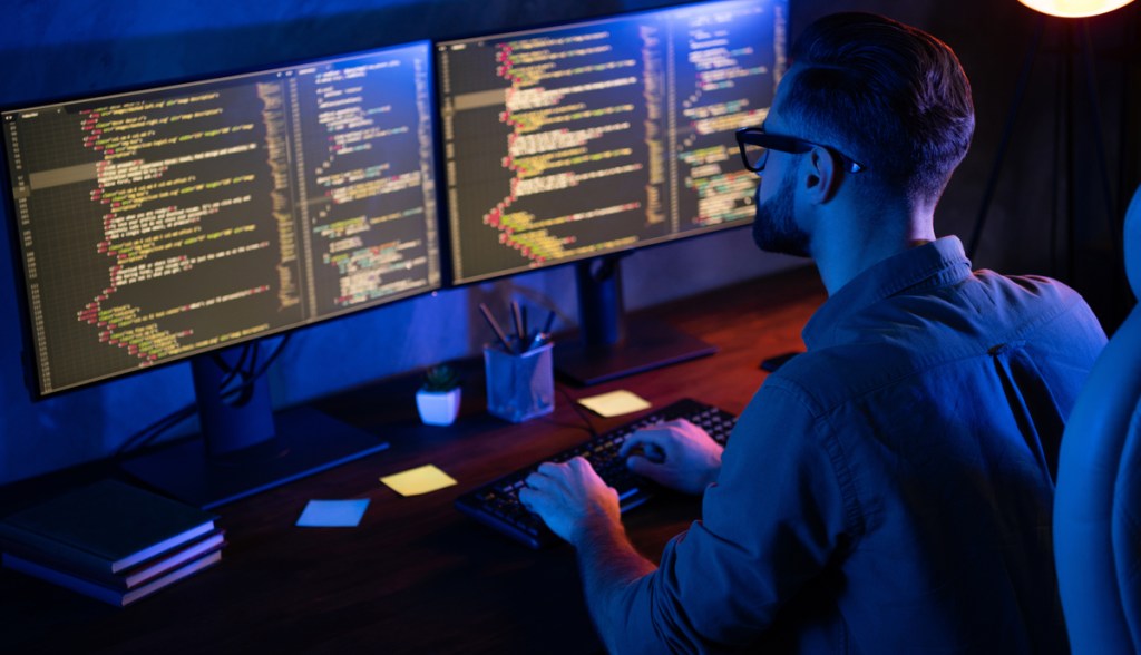 Imagem da matéria: Desenvolvedor brasileiro cria curso no Youtube para ensinar a criar contratos inteligentes