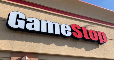 Imagem da matéria: GameStop vai fechar seu mercado de NFTs por "incerteza regulatória"