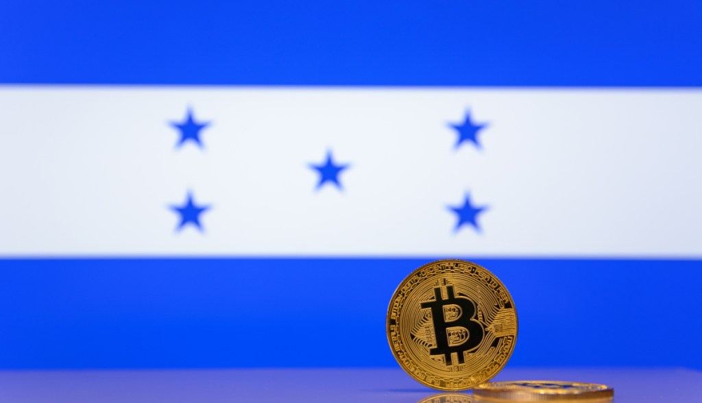 Imagem da matéria: Honduras proíbe cripto em bancos, contrariando tendências regionais do Bitcoin