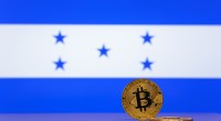 Imagem da matéria: Honduras proíbe cripto em bancos, contrariando tendências regionais do Bitcoin