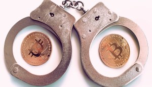 moedas de bitcoin dentro de algemas