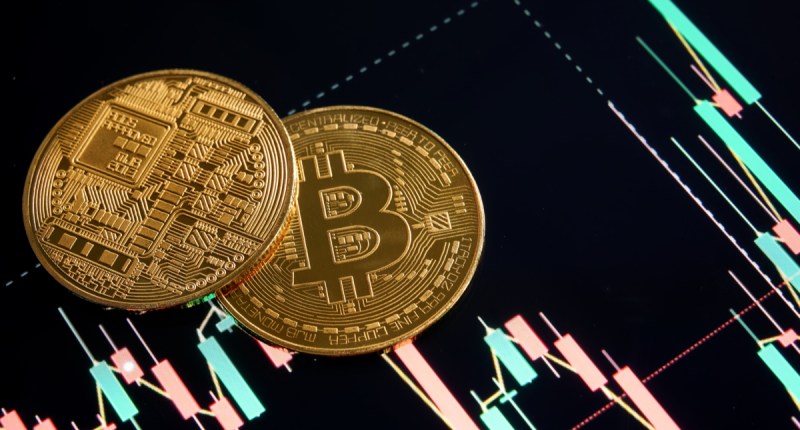 Imagem da matéria: Quase metade dos investidores globais de bitcoin registram prejuízo devido à queda no preço