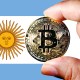 Bandeira da Argentina com moeda de Bitoin do lado