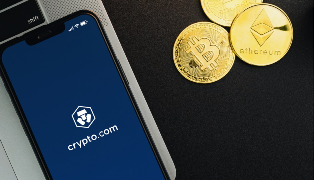 Imagem da matéria: Corretora Crypto.com demite 260 funcionários devido à crise no mercado de criptomoedas