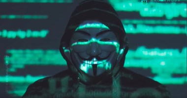 Homem de máscara Anonymous em vídeo no Youtube