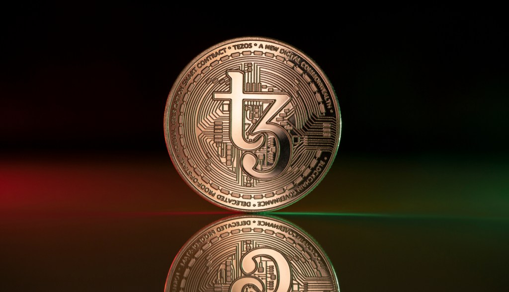 Imagem da matéria: Token da rede Tezos sobe 8% após chegada da stablecoin USDT à blockchain