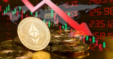 Imagem da matéria: Investidores liquidam posições em Bitcoin e Ethereum enquanto as criptomoedas despencam