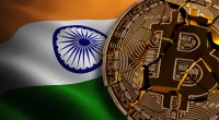 Bandeira da Índia ao lado de moeda de bitcoin quebrada
