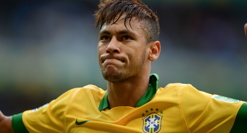 Neymar com a camisa da seleção