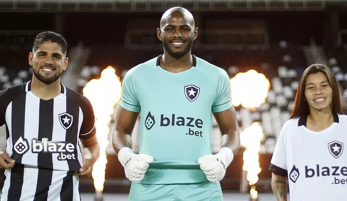 Imagem da matéria: Cassino online Blaze vira patrocinador principal do Botafogo para temporada 2022