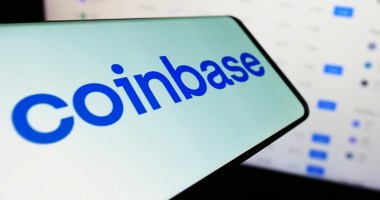 Imagem da matéria: Ações da Coinbase sobem com revelações sobre ETFs de Bitcoin