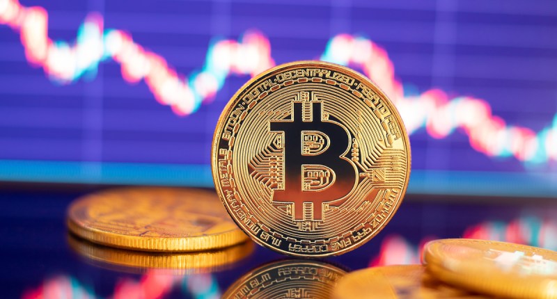Imagem da matéria: Manhã cripto: Bitcoin em baixa pelo terceiro dia seguido e de novo sob risco de perder patamar de US$ 20 mil