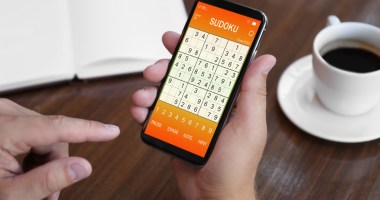 Celular com tela de Sudoku