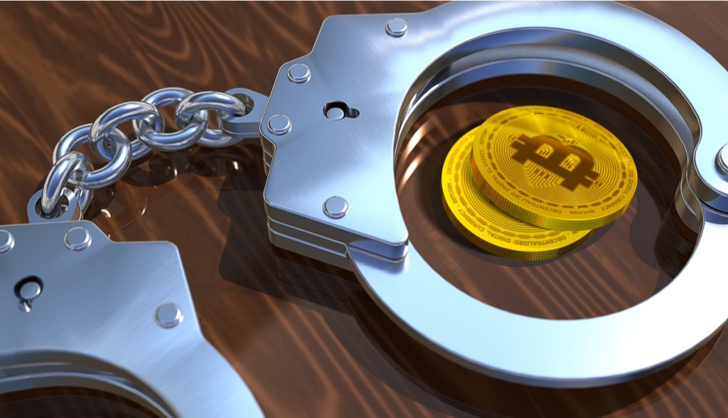 Algemas com bitcoin ao lado