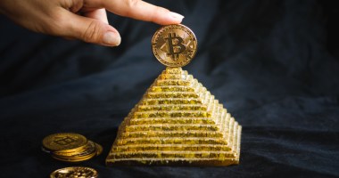 Imagem da matéria: Polícia do DF investiga pirâmide financeira de Bitcoin que deixou prejuízo de R$ 30 milhões