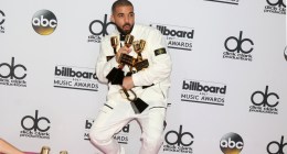 Drake comemora premiação Billboard Awards em Las Vegas em 2017