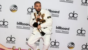 Drake comemora premiação Billboard Awards em Las Vegas em 2017