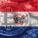 Fusão da imagem de uma moeda de bitcoin com a bandeira do Paraguai