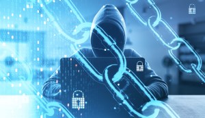 Hacker e ilustrações de correntes e cadeados, sugerindo uma quebra de segurança em blockchain