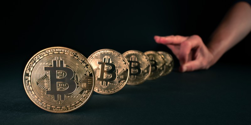 Bitcoin hoje: BTC desaba para US$ 91 mil, menor preço em 6 meses