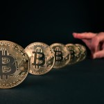 Bitcoin hoje: BTC desaba para US$ 91 mil, menor preço em 6 meses