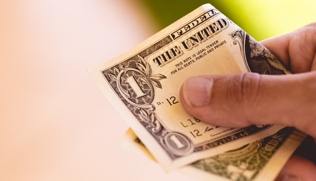 Imagem da matéria: Criptomoeda pode perder paridade com o dólar; entenda