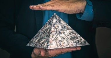 Imagem da matéria: EUA processam criadores da pirâmide financeira Forsage, que deixou prejuízo de R$ 1,5 bilhão