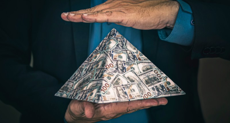 Imagem da matéria: Estudante da USP desvia R$ 1 milhão de fundo de formatura para investir em pirâmide financeira