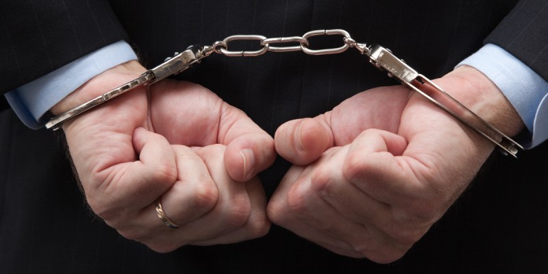 Homem finge ser policial para extorquir R$ 9 milhões em criptomoedas de vítima