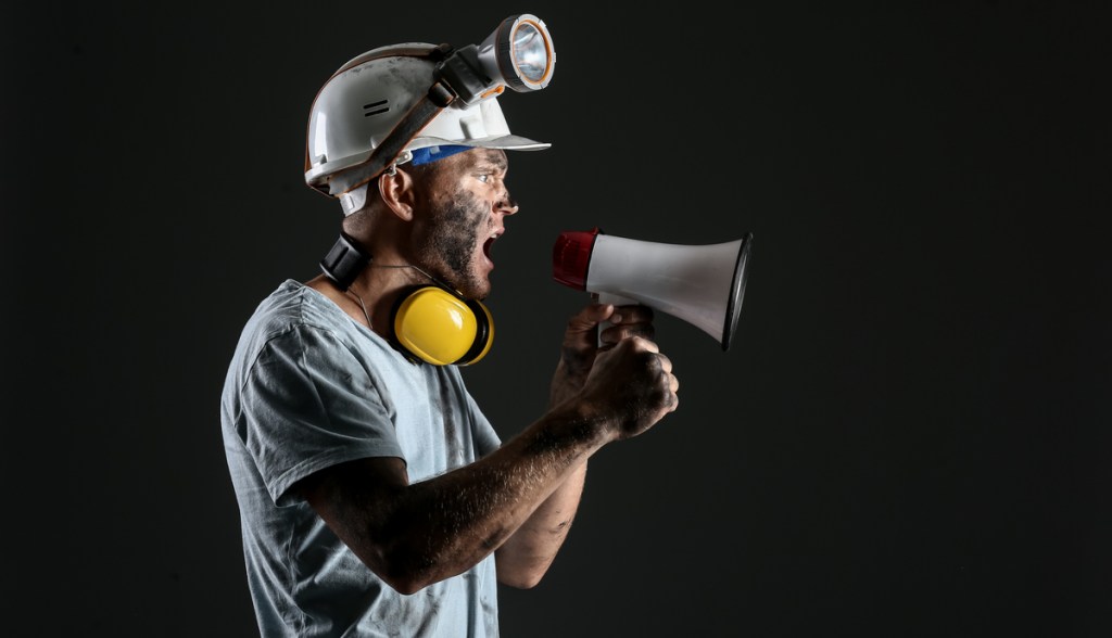 Minerador com megafone