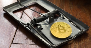 Ratoeira com moeda de bitcoin